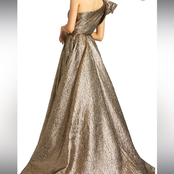 Crinkle Metallic Ruffle One Shoulder Gown - Picture 3 of 4